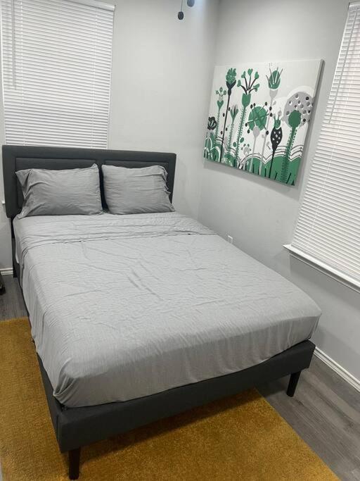 Cozy 1 Bed Close To Downtown *